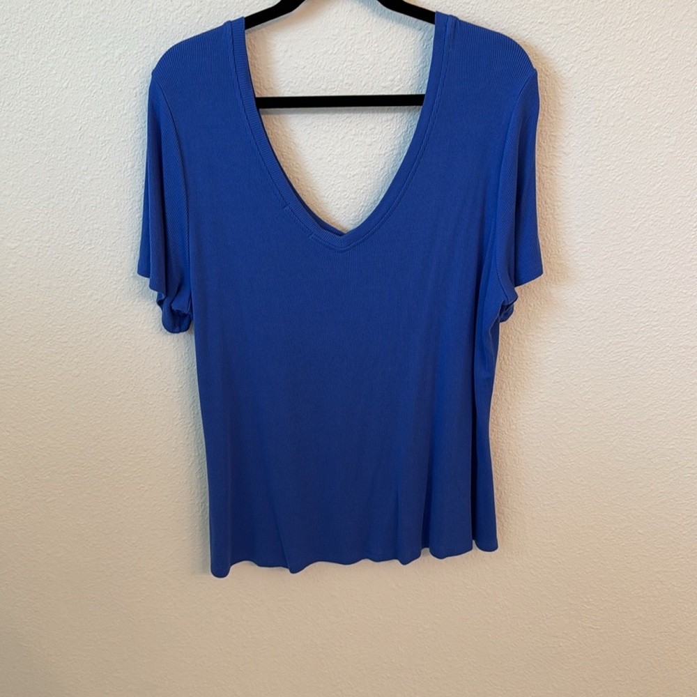 Deep V Ribbed T - Picture 3 of 4